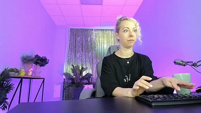 LylithSkye online show from 09/10/25, 10:59