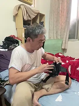 Snapshot of YuHsuant chatting on 03/12/25, 06:51 YuHsuant online show from 03/12/25, 06:51