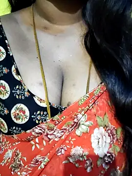 Snapshot of mayaa2u chatting on 03/29/26, 03:28 mayaa2u online show from 03/29/26, 03:28