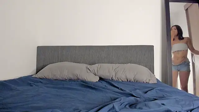 Snapshot of megan_dolly777 chatting on 03/15/25, 08:04 megan dolly777 online show from 03/15/25, 08:04