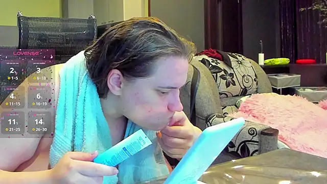 Snapshot of 1lindsey1 chatting on 09/10/25, 12:54 1lindsey1 online show from 09/10/25, 12:54