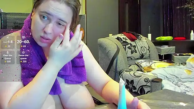 Snapshot of 1lindsey1 chatting on 09/19/25, 04:51 1lindsey1 online show from 09/19/25, 04:51