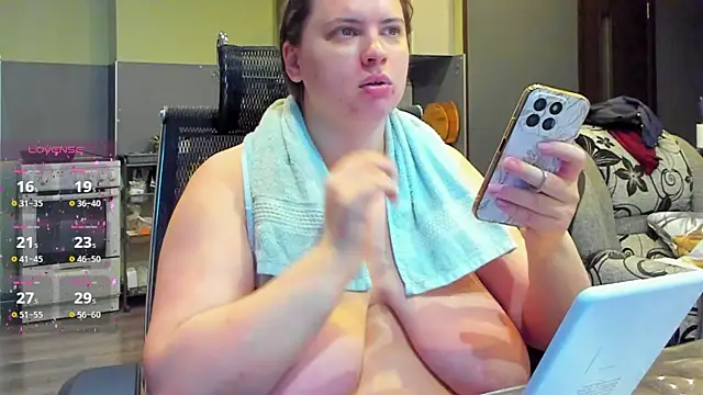 Snapshot of 1lindsey1 chatting on 10/13/25, 02:00 1lindsey1 online show from 10/13/25, 02:00