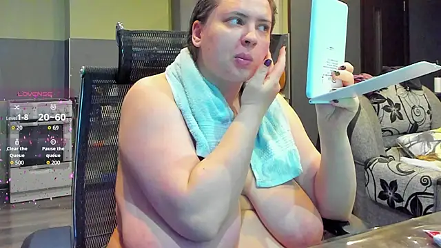 Snapshot of 1lindsey1 chatting on 10/15/25, 05:40 1lindsey1 online show from 10/15/25, 05:40