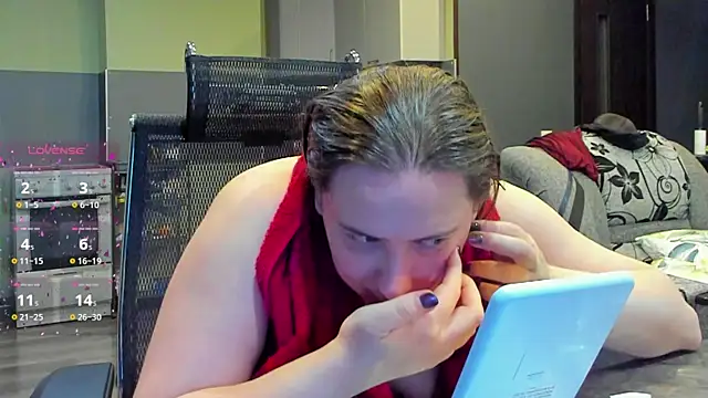 Snapshot of 1lindsey1 chatting on 10/24/25, 06:37 1lindsey1 online show from 10/24/25, 06:37