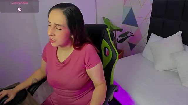 jadde13  online show from 10/06/25, 07:55