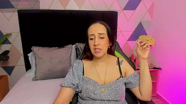 jadde13  online show from 11/08/25, 07:56