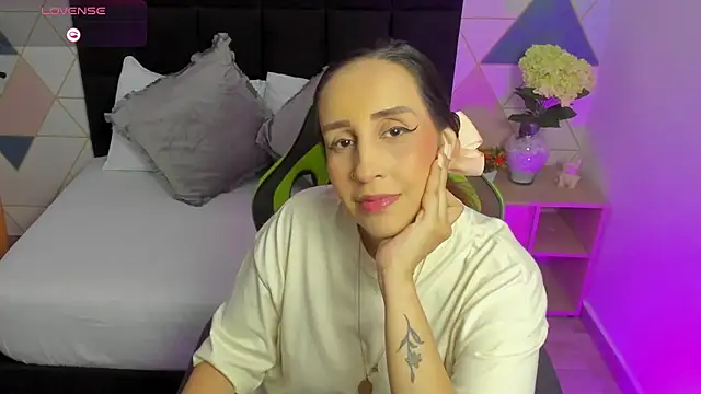 jadde13  online show from 11/14/25, 07:56