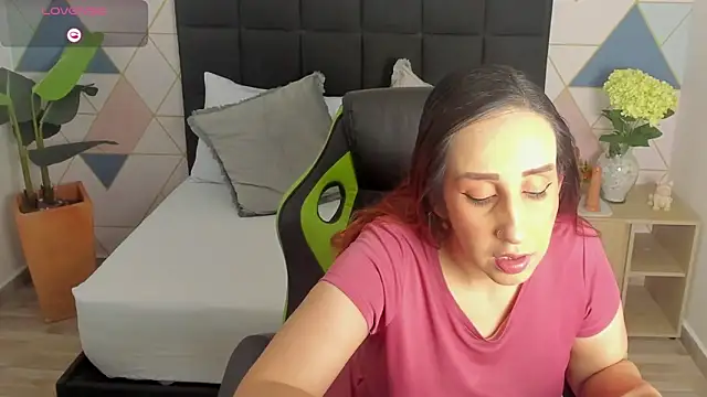 jadde13  online show from 11/18/25, 08:24