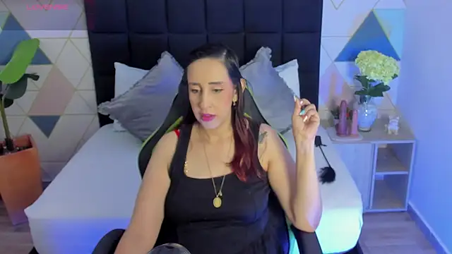 jadde13  online show from 11/20/25, 08:08