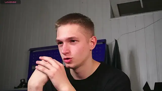 dustyn fox online show from 10/30/25, 03:35