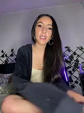 Snapshot of FrancellyHot chatting on 02/06/25, 01:38 FrancellyHot online show from 02/06/25, 01:38