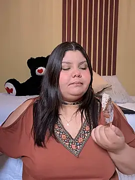  Shara Handal  online show from 02/05/25, 10:22