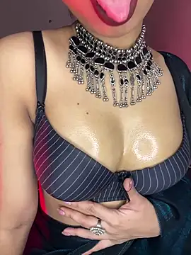 Snapshot of Hot-sexy222 chatting on 11/04/25, 03:11 Hot-sexy222 online show from 11/04/25, 03:11