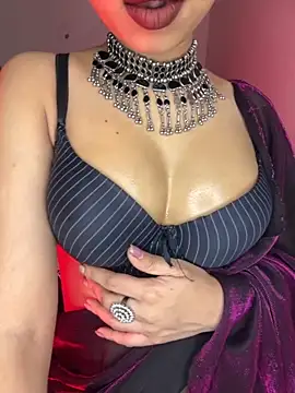 Snapshot of Hot-sexy222 chatting on 11/05/25, 03:45 Hot-sexy222 online show from 11/05/25, 03:45