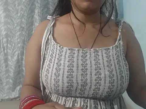 cute-priy online show from 02/08/25, 12:28