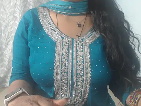 cute-priy online show from 02/17/25, 05:58