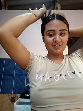 sexy-latin10 online show from 11/28/25, 02:31