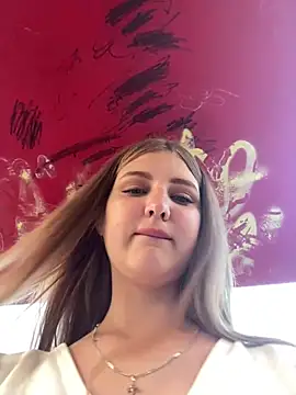 Snapshot of MollyDolle chatting on 07/16/26, 01:28 MollyDolle online show from 07/16/26, 01:28