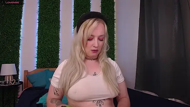 Nicole  Aniston  online show from 09/28/25, 08:52