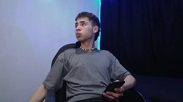 Snapshot of sexybat_twink chatting on 03/13/25, 05:11 sexybat twink online show from 03/13/25, 05:11