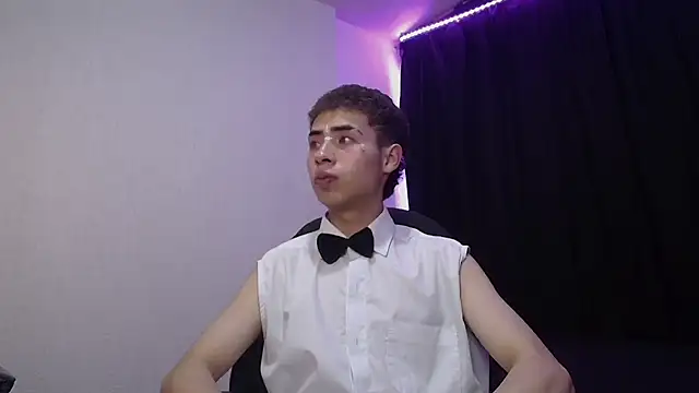 Snapshot of sexybat_twink chatting on 03/16/25, 12:23 sexybat twink online show from 03/16/25, 12:23