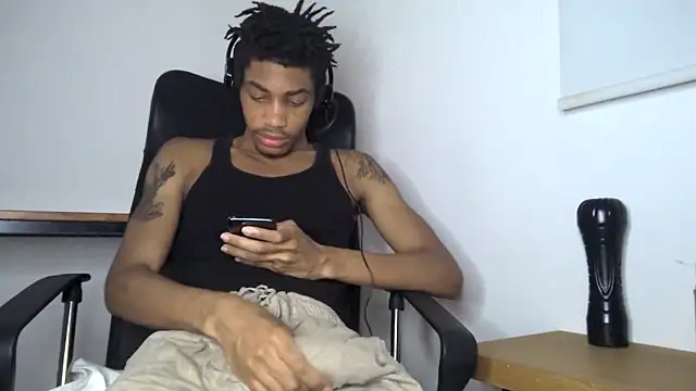 Snapshot of Skinnyblackman chatting on 05/24/26, 04:50 Skinnyblackman online show from 05/24/26, 04:50