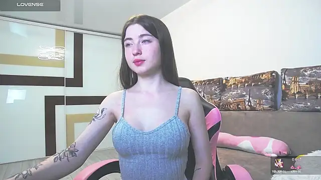 Snapshot of Luxuryalma chatting on 06/05/26, 11:32 Luxuryalma online show from 06/05/26, 11:32