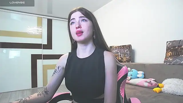 Snapshot of Luxuryalma chatting on 06/19/26, 06:56 Luxuryalma online show from 06/19/26, 06:56