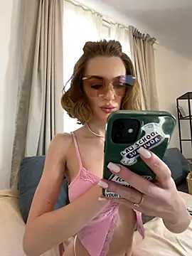 Snapshot of Kat_kate chatting on 02/14/25, 12:03 Kat kate online show from 02/14/25, 12:03