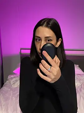 Snapshot of Sophiehii chatting on 12/14/24, 02:31 Sophiehii online show from 12/14/24, 02:31