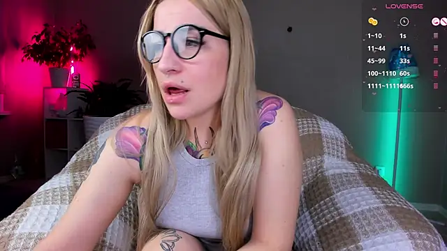 Snapshot of Tanya_Acid chatting on 01/05/25, 07:38 Tanya Acid online show from 01/05/25, 07:38