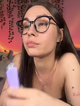 Snapshot of MiaNell chatting on 12/13/24, 02:43 MiaNell online show from 12/13/24, 02:43