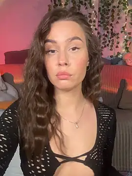 Snapshot of MiaNell chatting on 01/21/25, 12:25 MiaNell online show from 01/21/25, 12:25