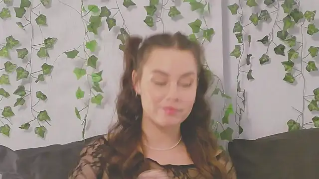 Snapshot of MiaNell chatting on 02/23/25, 07:49 MiaNell online show from 02/23/25, 07:49