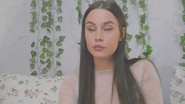 Snapshot of MiaNell chatting on 03/03/25, 11:24 MiaNell online show from 03/03/25, 11:24