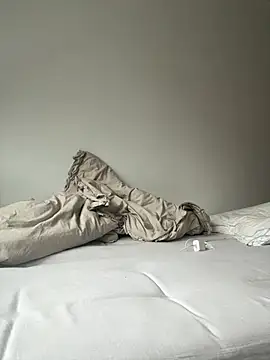 Snapshot of Sara_darling chatting on 03/12/25, 06:51 Sara darling online show from 03/12/25, 06:51