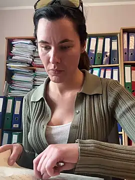 Snapshot of Sara_darling chatting on 03/12/25, 11:42 Sara darling online show from 03/12/25, 11:42