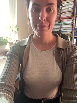 Snapshot of Sara_darling chatting on 03/19/25, 03:29 Sara darling online show from 03/19/25, 03:29