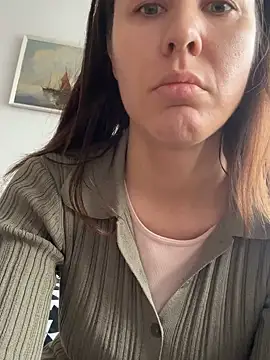 Snapshot of Sara_darling chatting on 11/19/25, 10:59 Sara darling online show from 11/19/25, 10:59