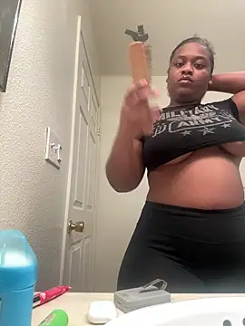 Snapshot of Prettynthick12 chatting on 03/10/26, 03:00 Prettynthick12 online show from 03/10/26, 03:00