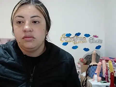 lanaqueen699 online show from 02/05/25, 12:06