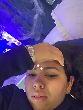 Larabrooks online show from 10/27/25, 06:56