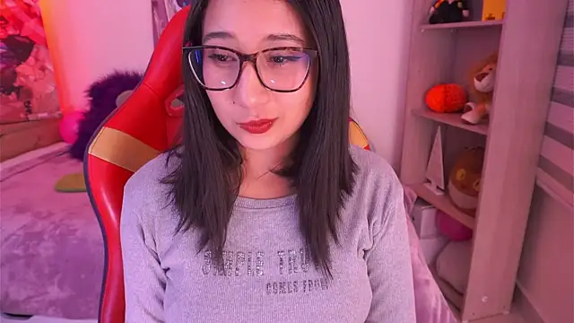 Snapshot of Sunny_flower_ chatting on 12/17/25, 01:11 Sunny flower online show from 12/17/25, 01:11