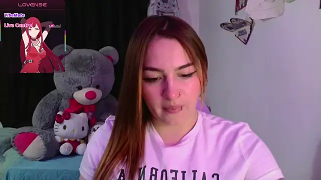 Snapshot of lucycherry__ chatting on 11/20/25, 08:36 lucycherry online show from 11/20/25, 08:36