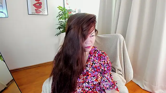 VanessaSmuth online show from 10/05/25, 01:48