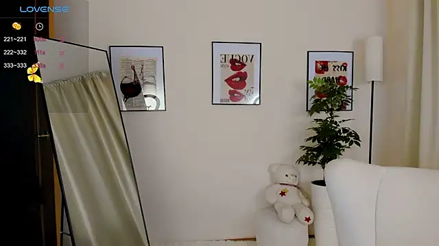 VanessaSmuth online show from 10/21/25, 02:01