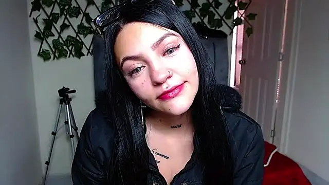 Violettasquirt online show from 05/25/26, 01:39