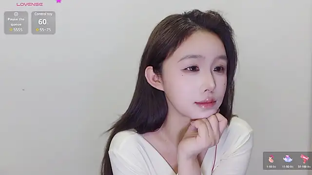 Snapshot of Hazel-11 chatting on 12/08/24, 01:14 Hazel-11 online show from 12/08/24, 01:14