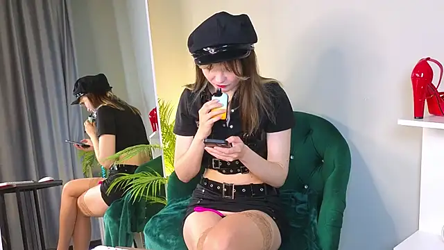 CiriRianonn online show from 09/23/25, 04:59